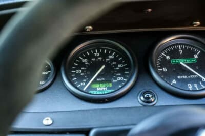 2万250ポンド(邦貨換算約435万円)で落札されたポルシェ「944 トラックデイ仕様」(C)Iconicauctioneers