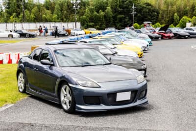 マツダ RX-8:ショートコースのミーティングエリアには数多くのオーナー車両が集結した