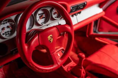 349万2500ポンド（邦貨換算約7億6300万円）で落札されたポルシェ「911カレラRSR 3.8」（C）Courtesy of RM Sotheby's
