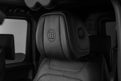 メルセデスAMG G 63：ヘッドレストに施されたエンボス加工。ブランドのプレミアムなイメージを感じさせる