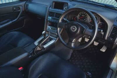 20万7000ユーロ(邦貨換算約3830万円)で落札された「日産 スカイラインGT-R V-Spec II Nür」(C)Courtesy of Broad Arrow