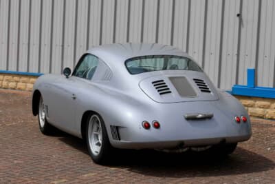 ポルシェ 356 European SL:シンプルでありながら力強さを感じさせるリアエンド。オプションでアクティブダンパーやカーボンセラミックブレーキといった最新装備も選択可能だ