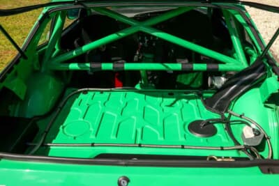 2万250ポンド(邦貨換算約435万円)で落札されたポルシェ「944 トラックデイ仕様」(C)Iconicauctioneers