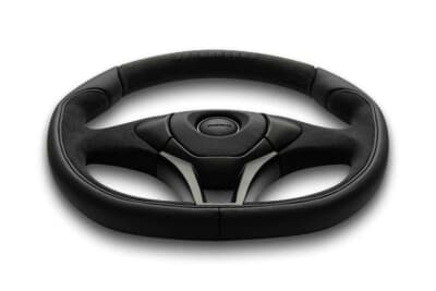 MOMO GT50 2.0 BLACK EDITION:イエローのアクセントをあえて排除したブラックインサートの造形