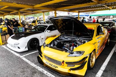 マツダ RX-7:各チューニングショップが丹精を込めて製作したデモカーの展示エリア