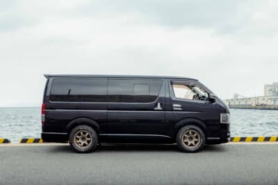 トヨタ ハイエース：カーショップコネクトが提案する「ハイエース200系専用インテリアパネルキット」。外装のカスタムに負けない上質なインテリアを実現