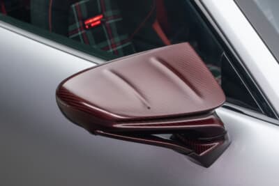 ポルシェ 911ターボS：空力性能とドレスアップ効果を兼ね備えたカーボン製ドアミラーカバー