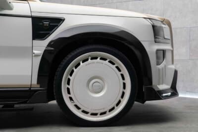 Zeekr 9X：強大なパワーとヘビー級の車体を受け止めるべく専用開発された、24インチの巨大な超軽量鍛造ホイール「FT.19」