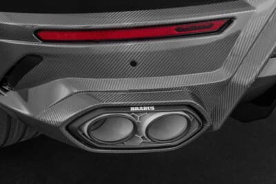 BRABUS 900 SUPERBLACK：大口径のテールパイプが覗くリアエキゾーストエンド