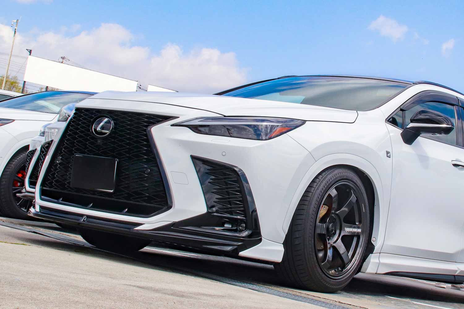 フロントへの10J装着は車高調が鍵だった！ スポーツSUVへと進化した