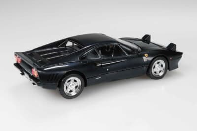 フェラーリ GTO：のちの「F40」や「F50」へと続くスーパーカーの系譜の原点となった力強いプロポーション