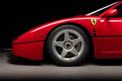 360万5000ポンド（邦貨換算約7億8800万円）で落札されたフェラーリ「F40」（C）2026 Courtesy of RM Sotheby's