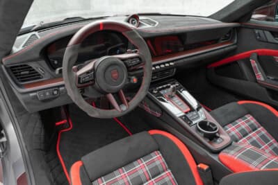 ポルシェ 911ターボS：オーナーの好みに合わせて完全オーダーメイドで仕立てられる内装
