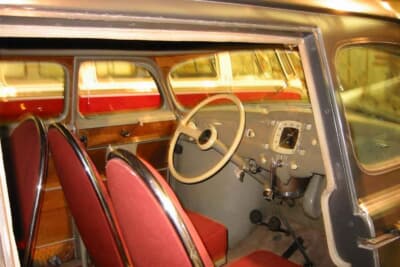 スタウト スカラブ：運転席周りのデザイン。フロントガラスの視界も独特だ