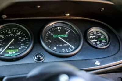 2万250ポンド(邦貨換算約435万円)で落札されたポルシェ「944 トラックデイ仕様」(C)Iconicauctioneers