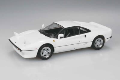 フェラーリ GTO：清楚でエレガントな雰囲気を放つホワイトのボディカラー