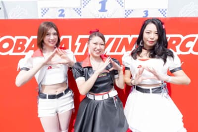 イベントに華を添えたDZギャルのメンバーたち