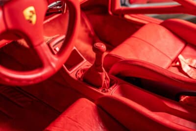 349万2500ポンド（邦貨換算約7億6300万円）で落札されたポルシェ「911カレラRSR 3.8」（C）Courtesy of RM Sotheby's