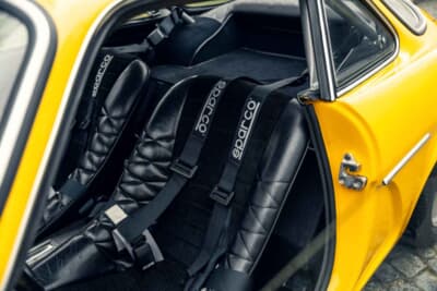 8万6250ユーロ（邦貨換算約1592万円）で落札されたアルピーヌ・ルノー「A110-1300G」 （C）2026 Courtesy of RM Sotheby's