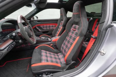 ポルシェ 911ターボS：タータンチェック柄を取り入れたクラシカルかつスポーティなフロントシート