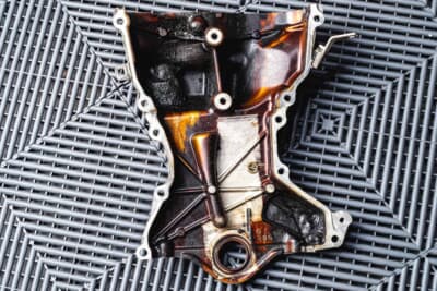 Champ Turbo Pro：施工前の様子。長年積み重なったオイルが付着し表面に固着している