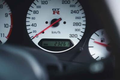 17万2500ユーロ（約3190万円）で落札されたR34型日産「スカイラインGT-R」（C）Courtesy of Broad Arrow