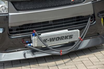 トヨタ ハイエース：走り屋のシルエットになくてはならないオイルクーラーをセット