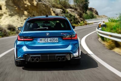 BMW M3CSツーリング：BMW M3 Competition M xDriveツーリングをベースに、約20psの出力向上（550ps）と約20kgの軽量化を実現した