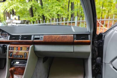 メルセデス・ベンツ「300 CE 6.0 AMGハンマー・クーペ」（C）2026 Courtesy of RM Sotheby's