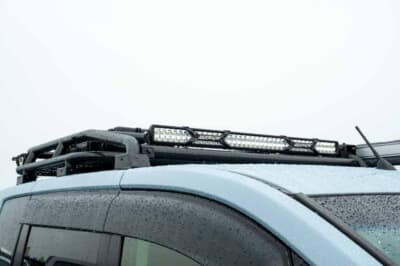 三菱 デリカD:5：ルーフラックにはIPFのLEDバーを備えて、ルックスの向上と実用性アップを狙った