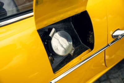 8万6250ユーロ（邦貨換算約1592万円）で落札されたアルピーヌ・ルノー「A110-1300G」 （C）2026 Courtesy of RM Sotheby's