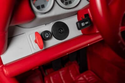 349万2500ポンド（邦貨換算約7億6300万円）で落札されたポルシェ「911カレラRSR 3.8」（C）Courtesy of RM Sotheby's