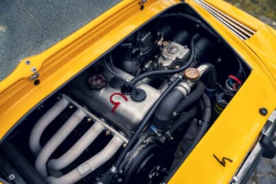 8万6250ユーロ（邦貨換算約1592万円）で落札されたアルピーヌ・ルノー「A110-1300G」 （C）2026 Courtesy of RM Sotheby's