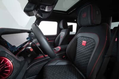 メルセデスAMG G 63：助手席側から見たスポーティなフロントシート