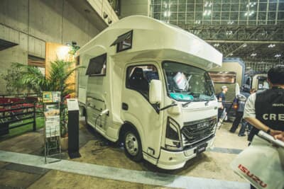 いすゞ エルフミオ トラヴィオ:キャブコン仕様のトラヴィオ。エルフミオをベースにスタイリッシュなシェルが特徴。スペース効率も抜群