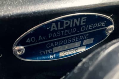 8万6250ユーロ（邦貨換算約1592万円）で落札されたアルピーヌ・ルノー「A110-1300G」 （C）2026 Courtesy of RM Sotheby's