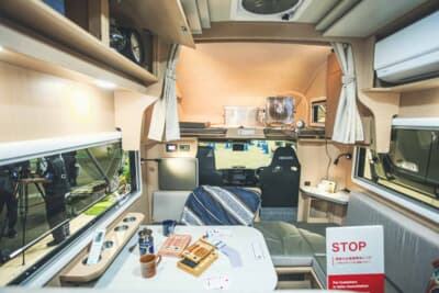 いすゞ エルフミオ トラヴィオ:普通免許で乗れるミオがベースなのに、この広々空間。使い勝手も良さそうだ