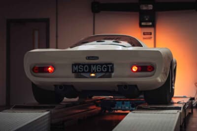 マクラーレン M6GT：後のマクラーレンF1へと受け継がれることになる一切の無駄を削ぎ落としたティアドロップ（水滴）型のフォルム