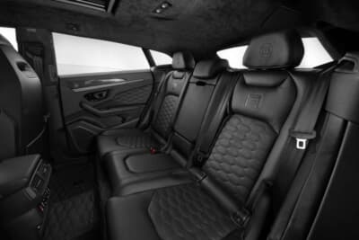 BRABUS 900 SUPERBLACK：フロント同様のキルティング加工が施されたリアシート