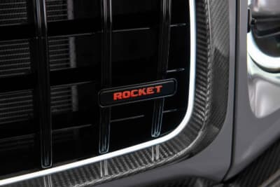 メルセデスAMG G 63：グリル内に配置された「ROCKET」のバッジ