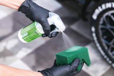 ヴァレンティ：色あせたタイヤの黒ツヤを手軽に復活させることができるジュエルタイヤコート 