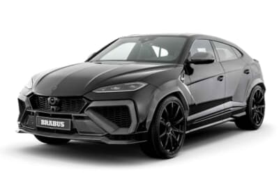 BRABUS 900 SUPERBLACK：専用エアロパーツの造形がよくわかるフロント斜めからのアングル