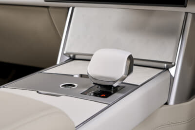 RANGE ROVER SV BESPOKE URBAN TWILIGHT COLLECTION：「URBAN LIGHT（都会の灯り）」のインテリア