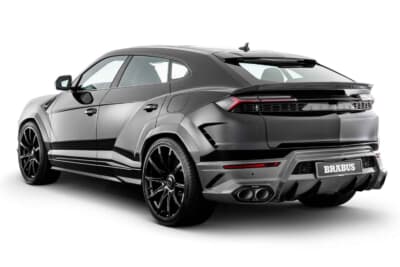 BRABUS 900 SUPERBLACK：カーボン製ディフューザーが目を引くリア斜めからのアングル