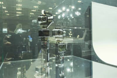 DJI:最新のデュアルレンズシネマティックポケットジンバルカメラが展示されていた。映画レベルの撮影が可能