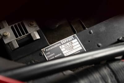 360万5000ポンド（邦貨換算約7億8800万円）で落札されたフェラーリ「F40」（C）2026 Courtesy of RM Sotheby's