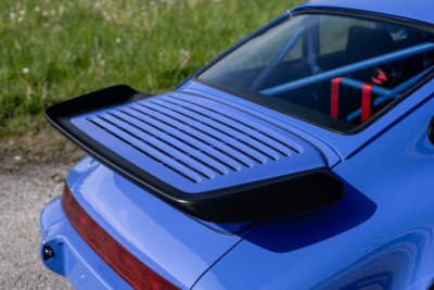 36万5000ユーロ（約6789万円）で落札されたポルシェ RUF BTR 3.8（C）Courtesy of RM Sotheby's