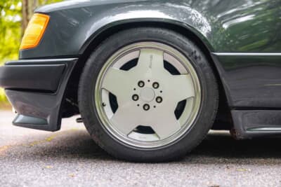 メルセデス・ベンツ「300 CE 6.0 AMGハンマー・クーペ」（C）2026 Courtesy of RM Sotheby's