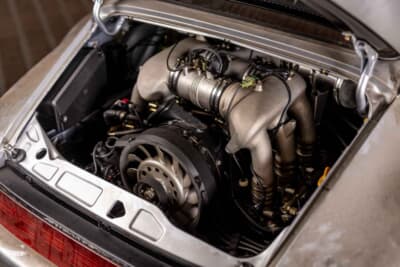 349万2500ポンド（邦貨換算約7億6300万円）で落札されたポルシェ「911カレラRSR 3.8」（C）Courtesy of RM Sotheby's