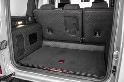 メルセデスAMG G 63：ラゲッジルームにまで敷き詰められたキルティングマット